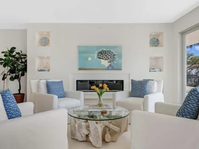 Cozy-living-room-interiors-by-Decorilla-designer-Michael-J-1024x678